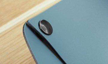 Fermeture à boutons-pression noirs